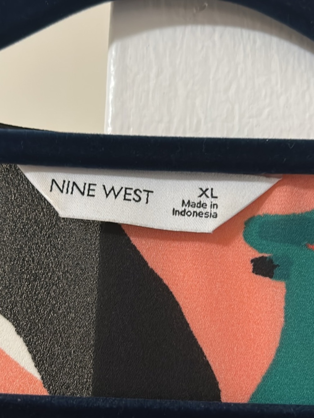 Nine West Sleeveless V Neck Blouse XL - Picture 2 of 3